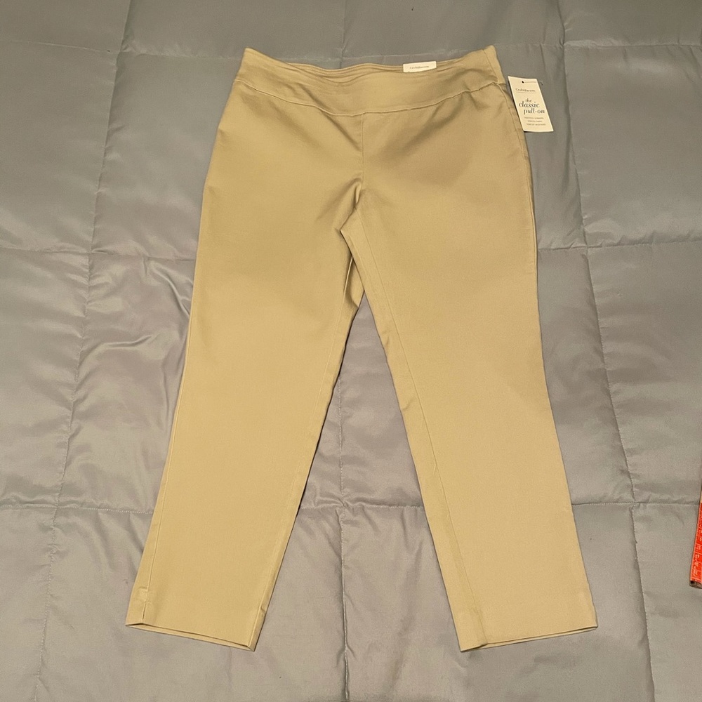 NWT.  Kohl’s.  Light khaki ankle mid rise pants.